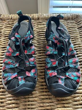 Keen Women’s Black Sandals with Teal Red & Blue Patterned Straps Size 7.5